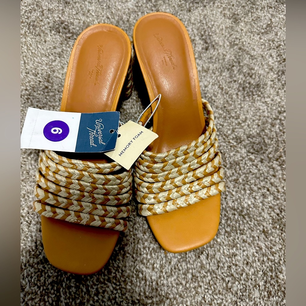 Universal Thread tan and white summer sandal